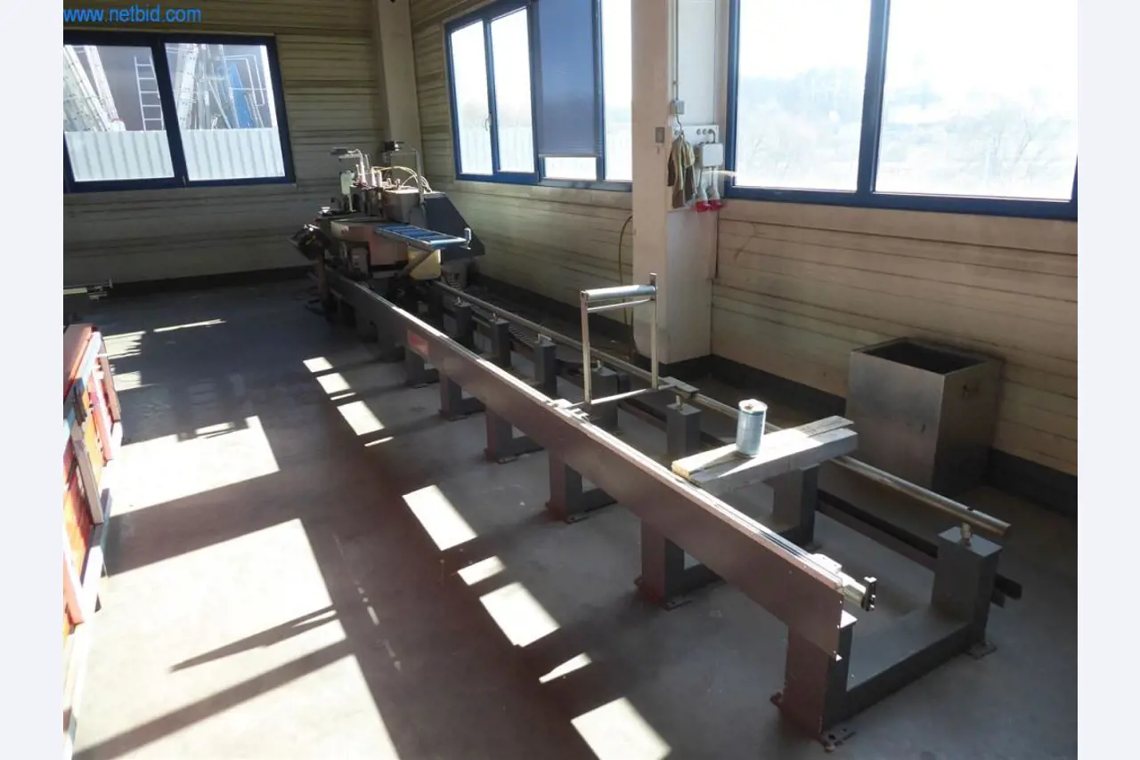 Sprzęt operacyjny i biurowy (okna i konstrukcje metalowe)-9