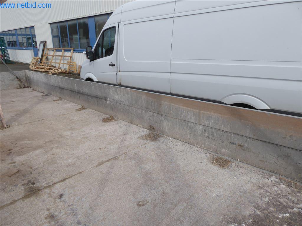 Equipamento operacional e de escritório (janelas e construção metálica)-12