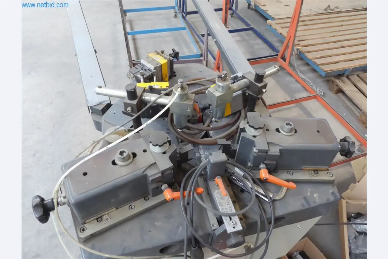 Sprzęt operacyjny i biurowy (okna i konstrukcje metalowe)-2