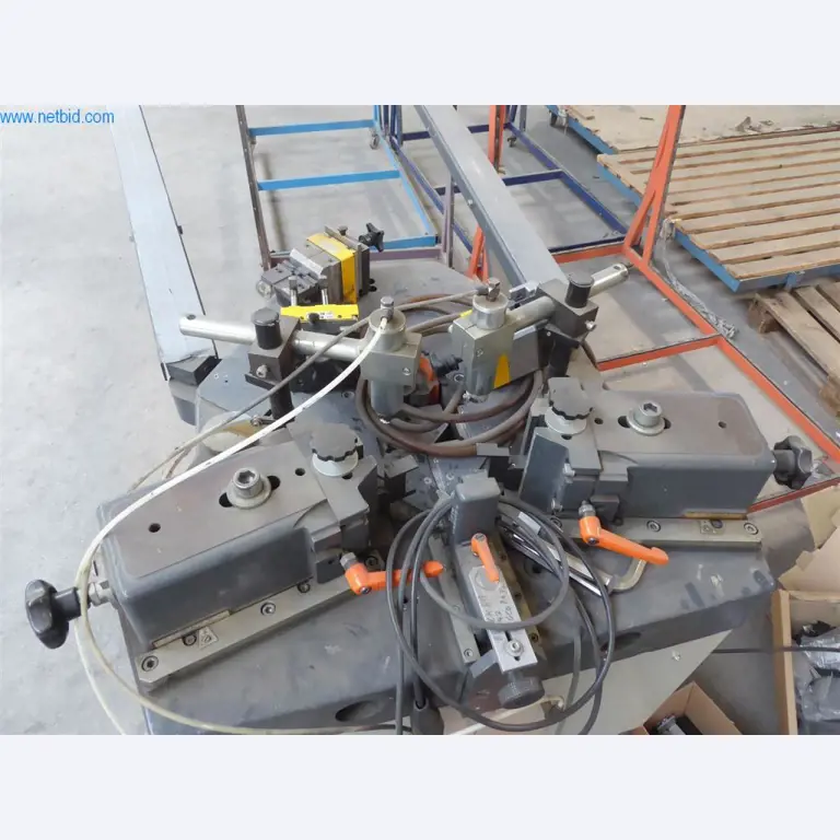 Sprzęt operacyjny i biurowy (okna i konstrukcje metalowe)-2