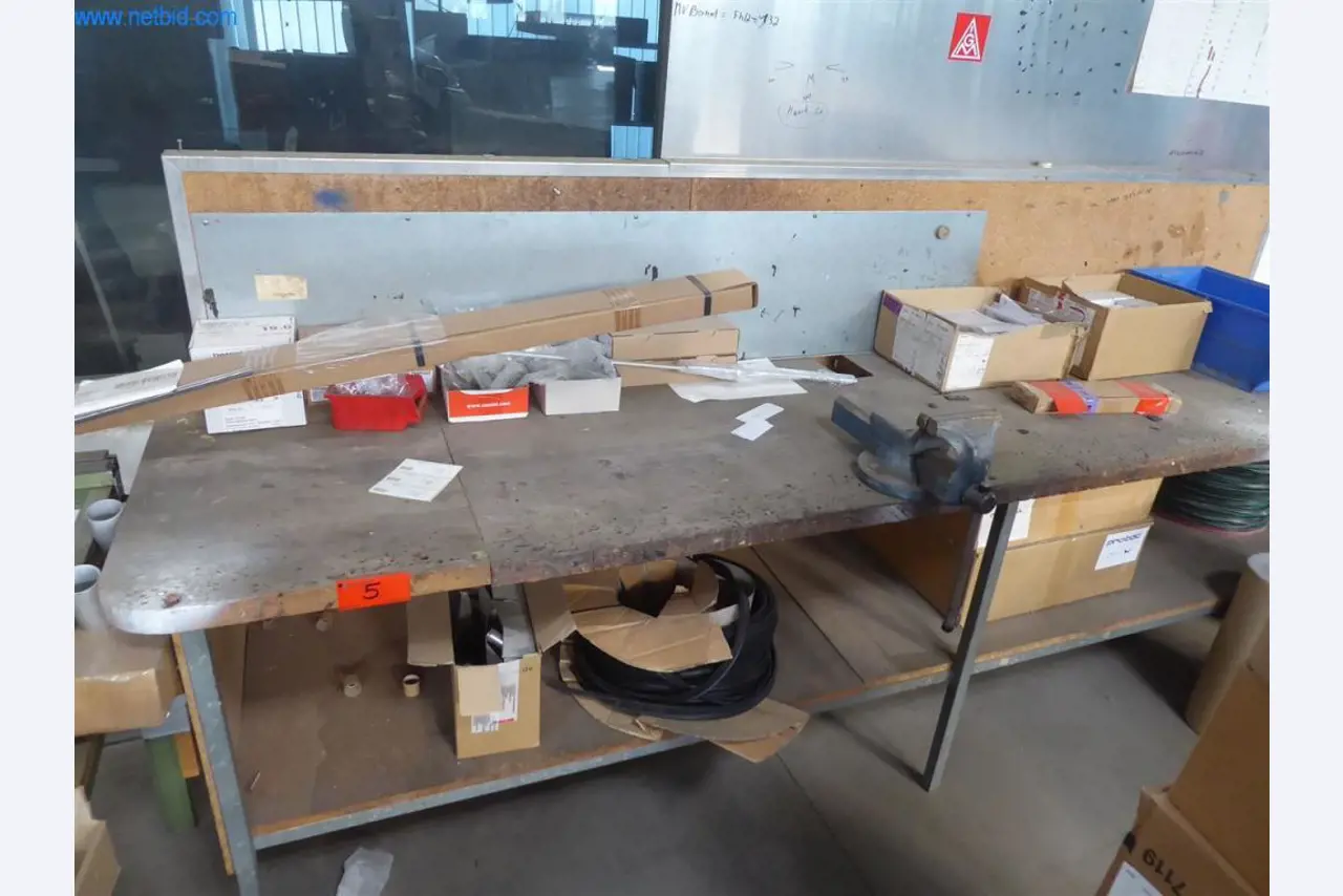 Equipos operativos y de oficina (ventanas y construcciones metálicas)-1