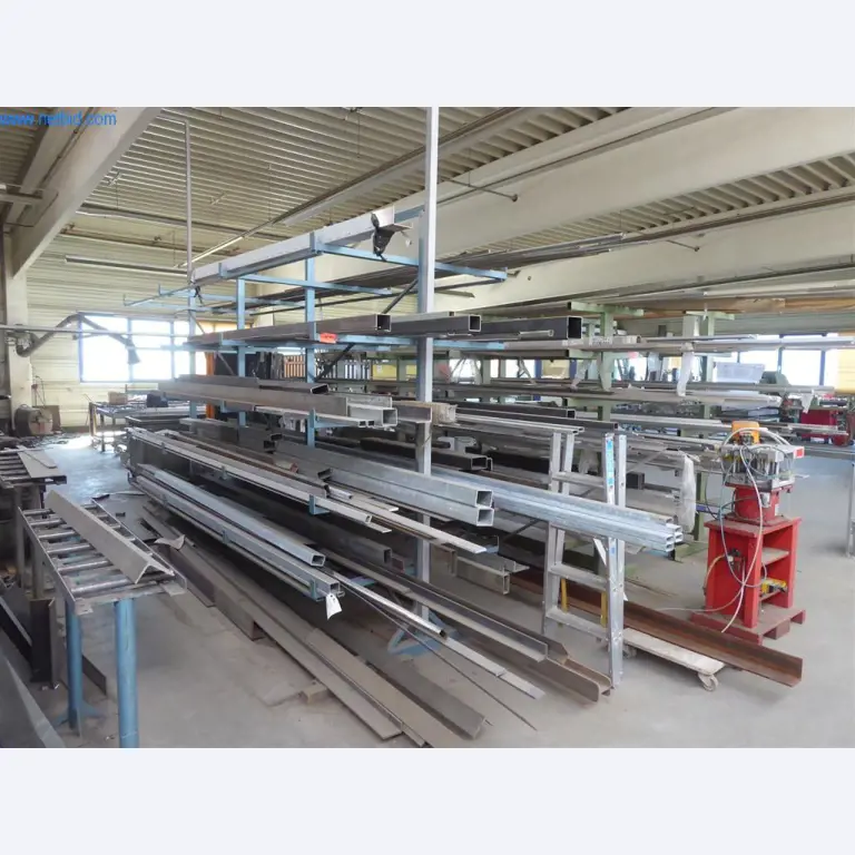 Sprzęt operacyjny i biurowy (okna i konstrukcje metalowe)-1