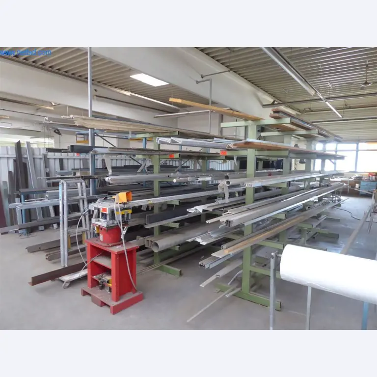 Sprzęt operacyjny i biurowy (okna i konstrukcje metalowe)-2