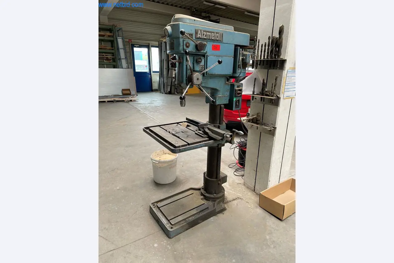 Equipos operativos y de oficina (ventanas y construcciones metálicas)-3