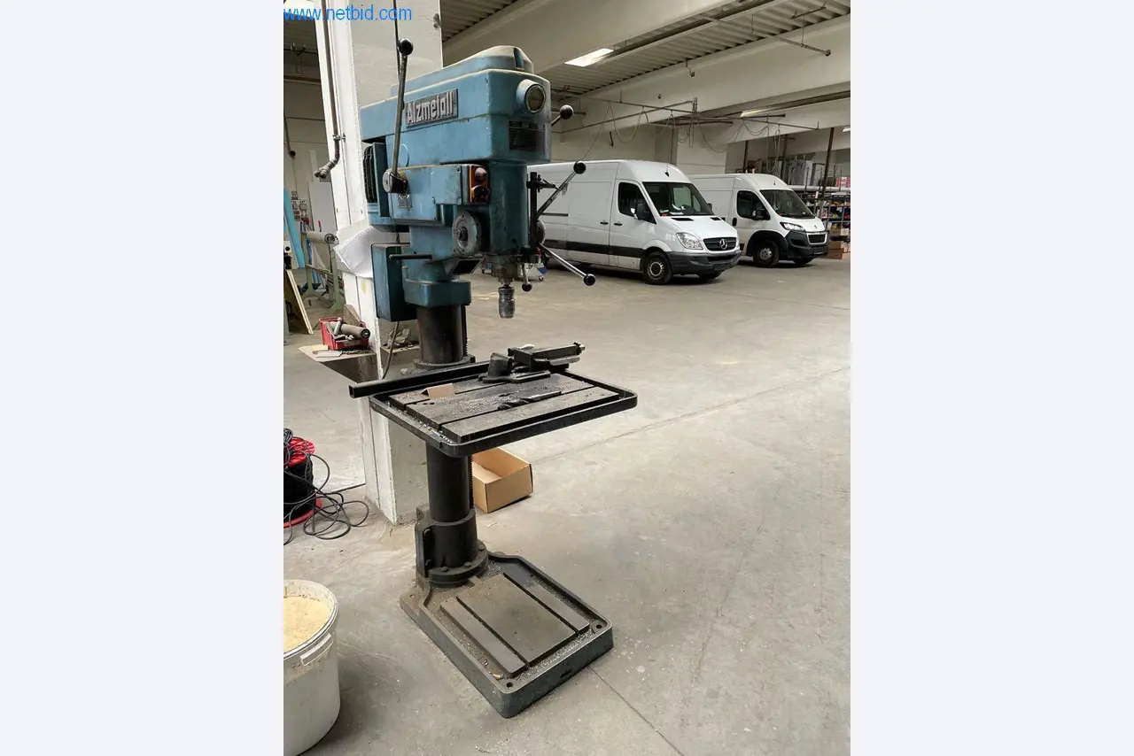 Equipos operativos y de oficina (ventanas y construcciones metálicas)-1