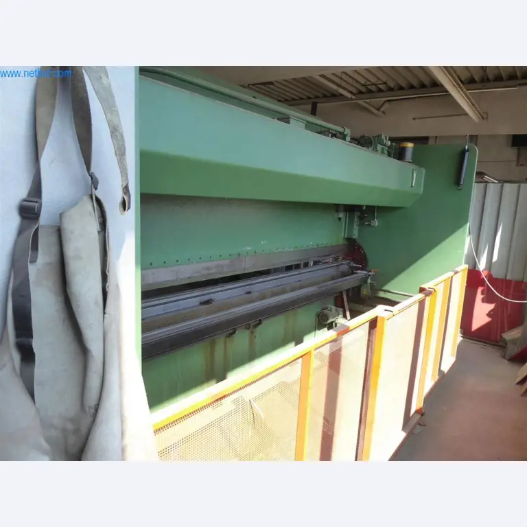 Sprzęt operacyjny i biurowy (okna i konstrukcje metalowe)-10