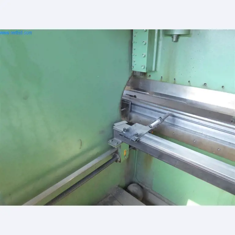 Sprzęt operacyjny i biurowy (okna i konstrukcje metalowe)-11