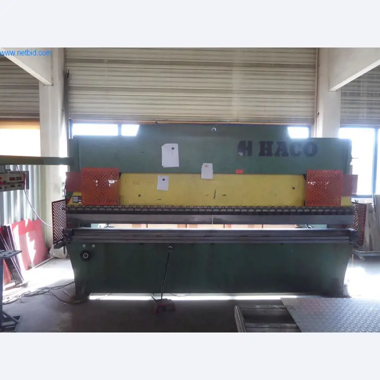 Sprzęt operacyjny i biurowy (okna i konstrukcje metalowe)-1