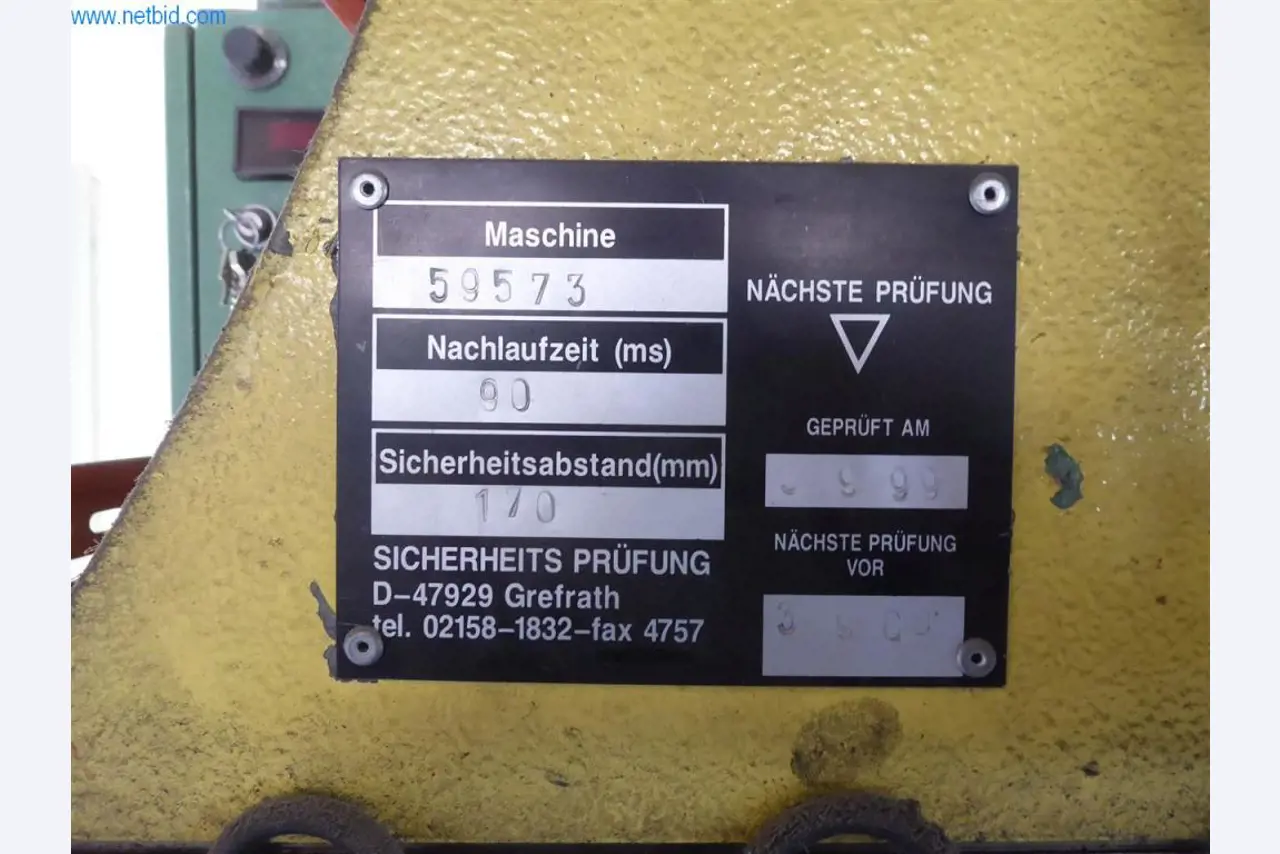 Sprzęt operacyjny i biurowy (okna i konstrukcje metalowe)-2