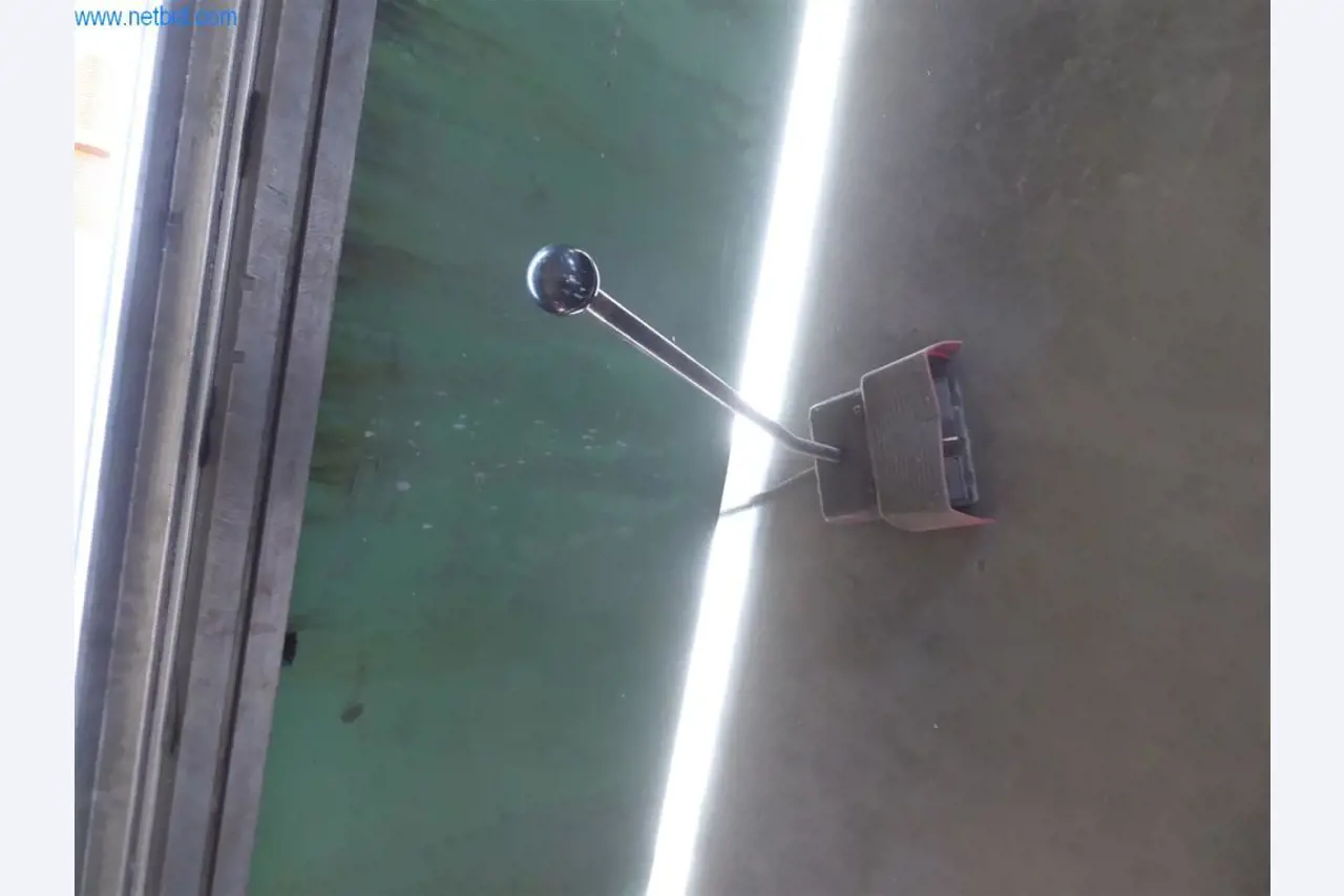 Sprzęt operacyjny i biurowy (okna i konstrukcje metalowe)-6