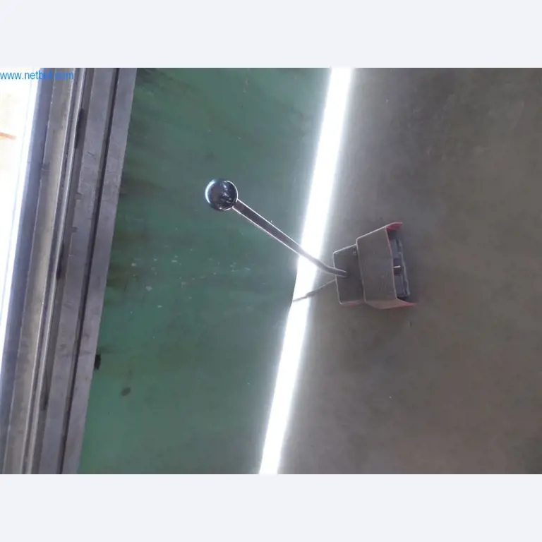 Sprzęt operacyjny i biurowy (okna i konstrukcje metalowe)-6