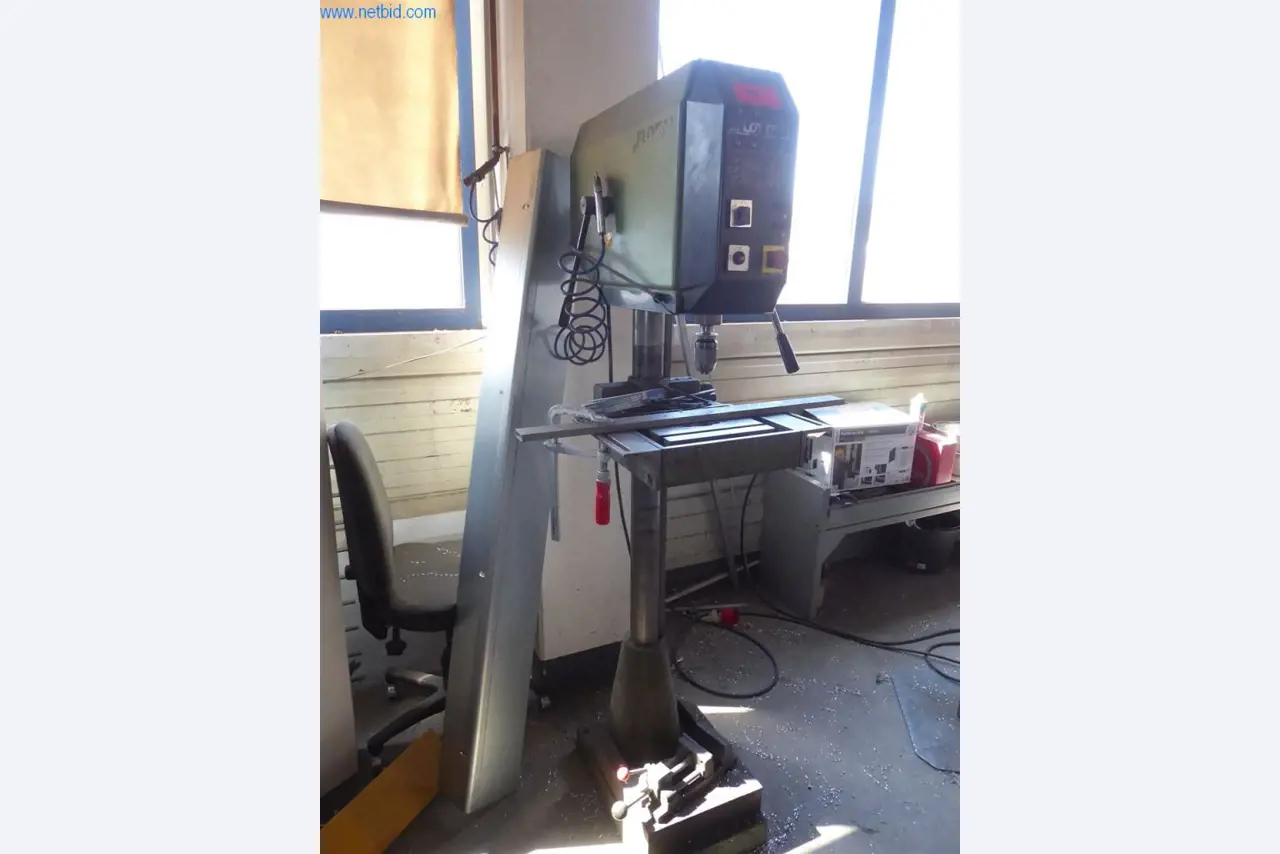 Equipos operativos y de oficina (ventanas y construcciones metálicas)-1