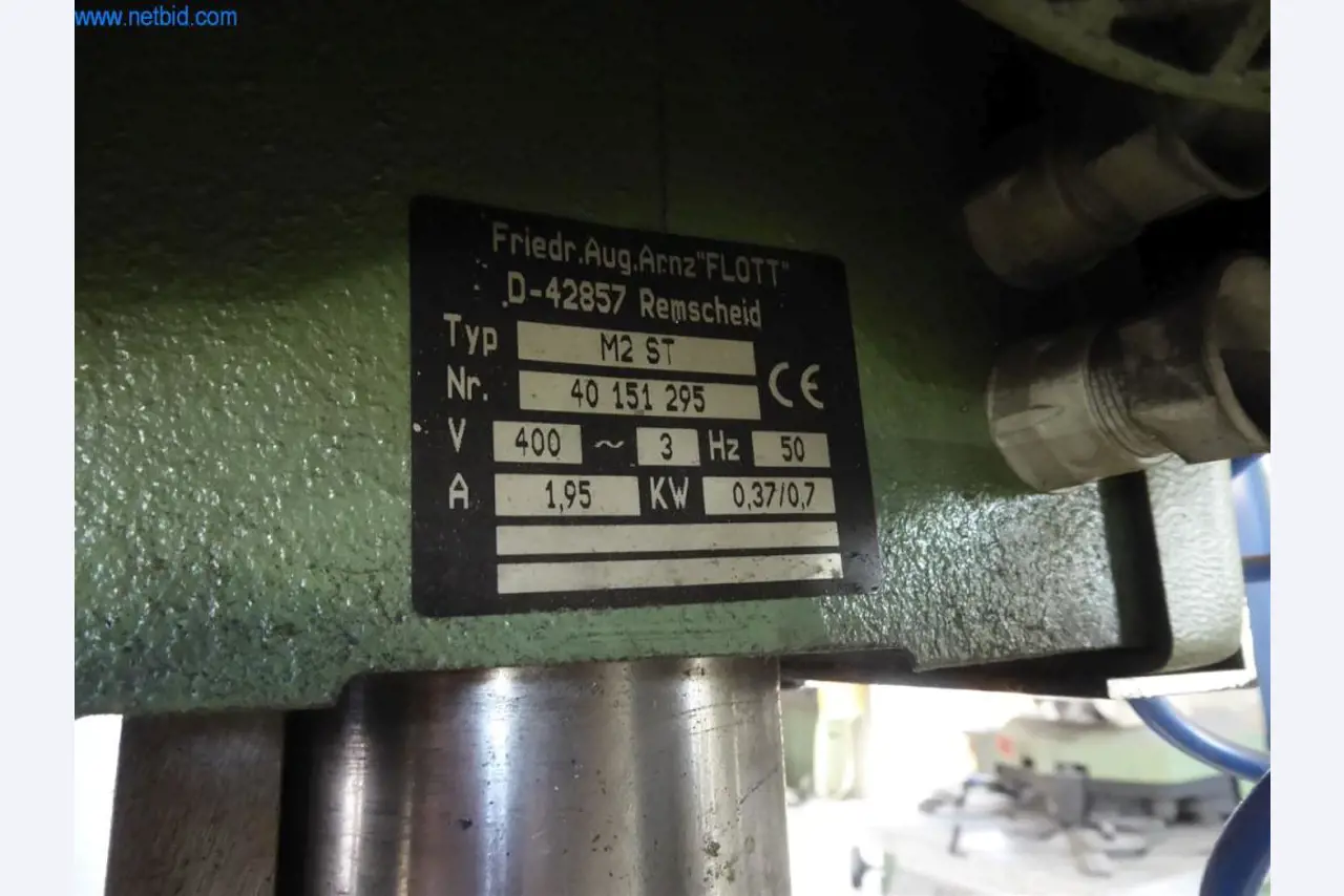 Equipos operativos y de oficina (ventanas y construcciones metálicas)-2