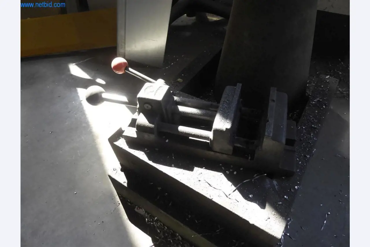 Equipos operativos y de oficina (ventanas y construcciones metálicas)-3