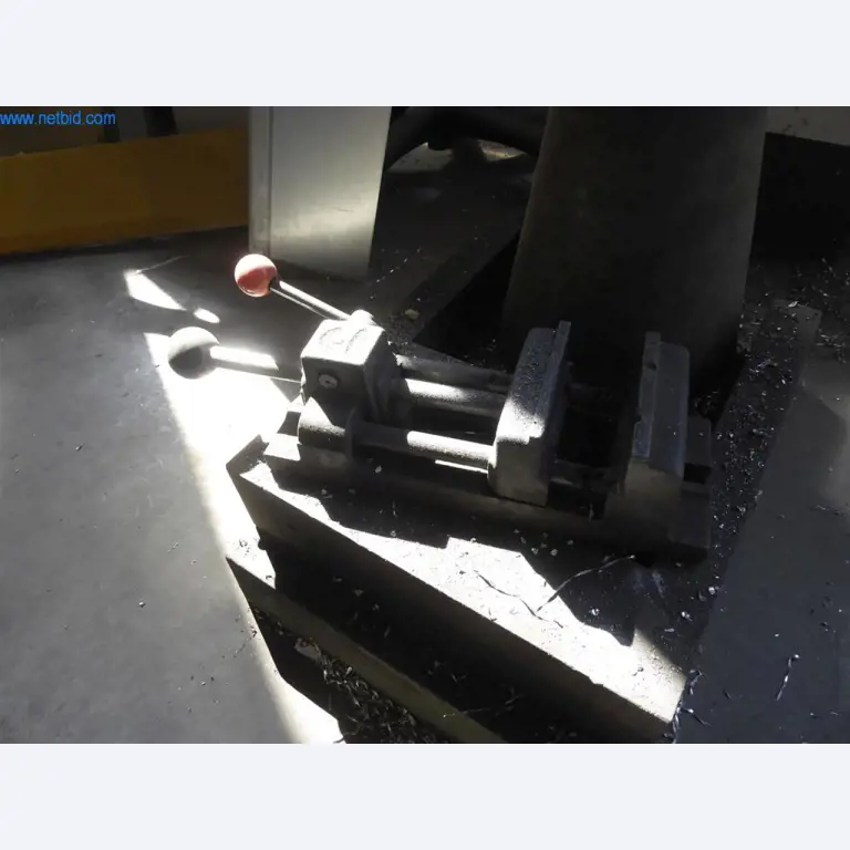 Equipos operativos y de oficina (ventanas y construcciones metálicas)-3