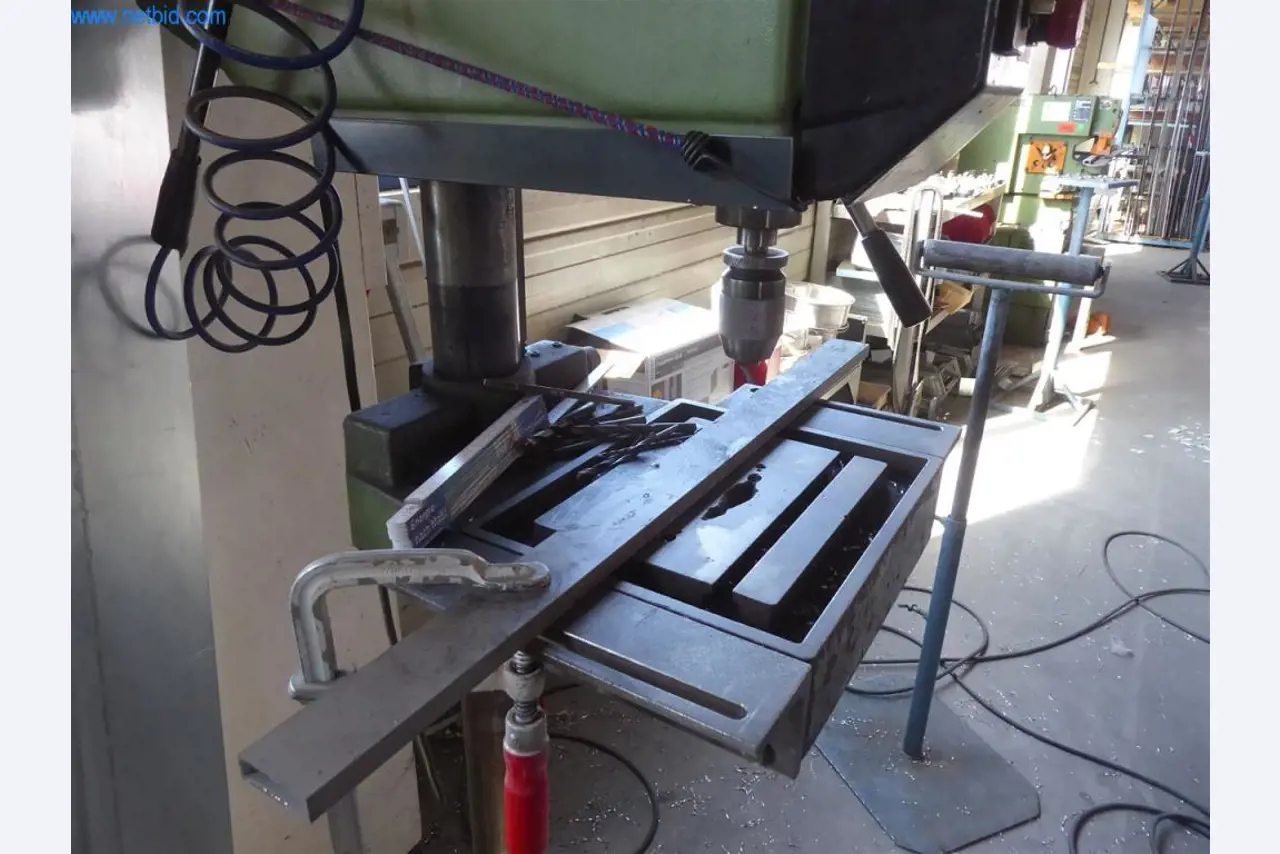 Equipos operativos y de oficina (ventanas y construcciones metálicas)-4