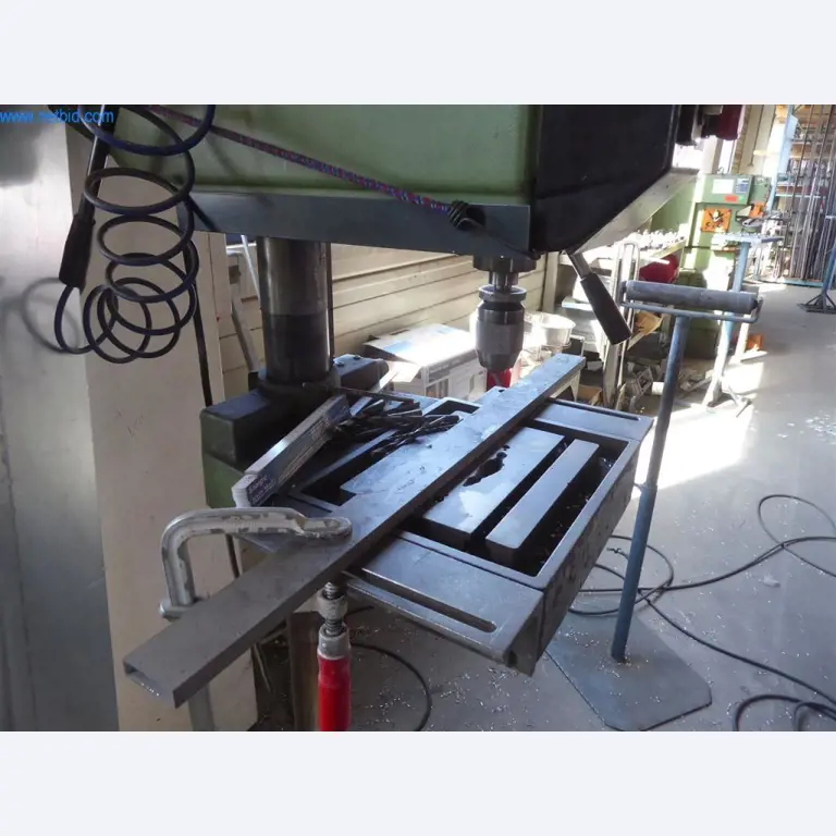 Equipos operativos y de oficina (ventanas y construcciones metálicas)-4