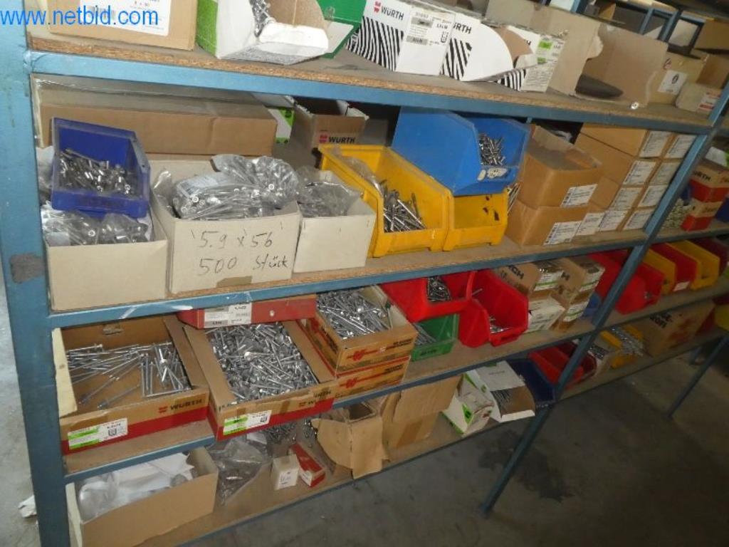 Equipamento operacional e de escritório (janelas e construção metálica)-11