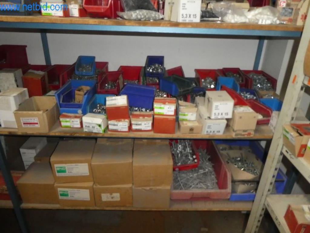 Equipamento operacional e de escritório (janelas e construção metálica)-8