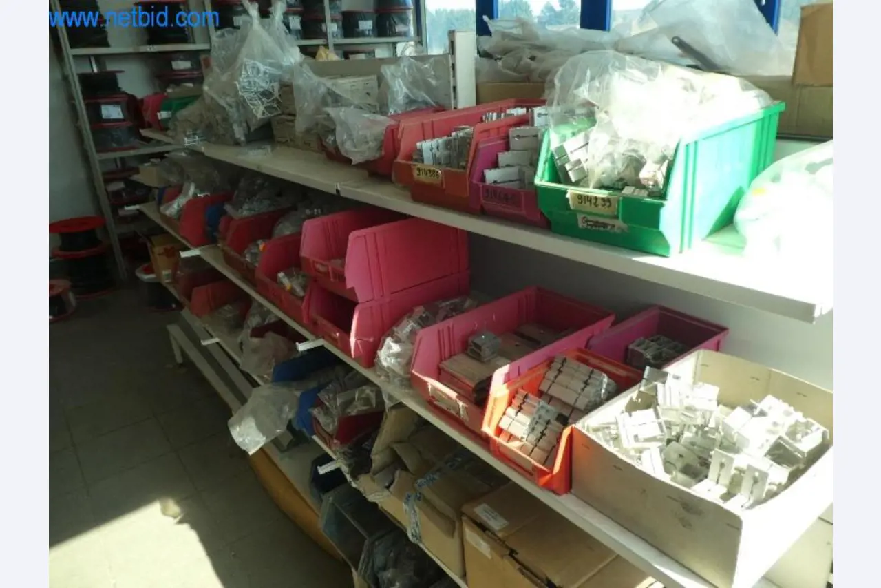 Bedrijfs- en kantooruitrusting (raam- en metaalconstructie)-2