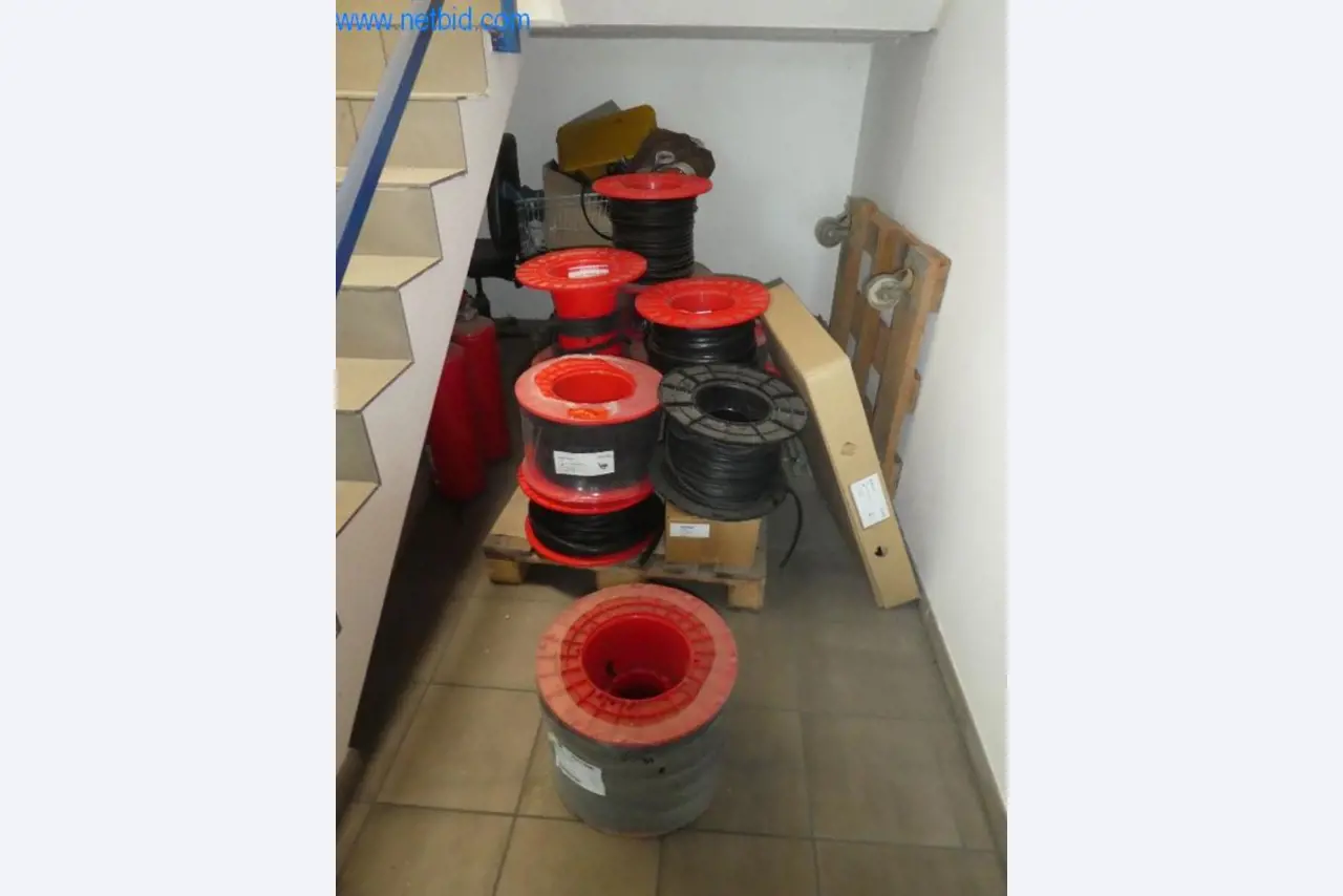 Bedrijfs- en kantooruitrusting (raam- en metaalconstructie)-7