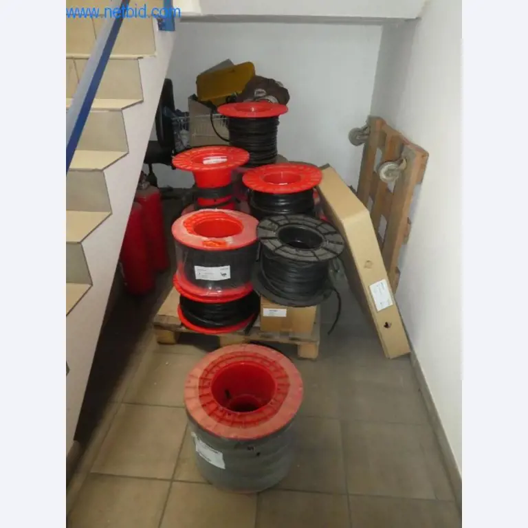 Bedrijfs- en kantooruitrusting (raam- en metaalconstructie)-7