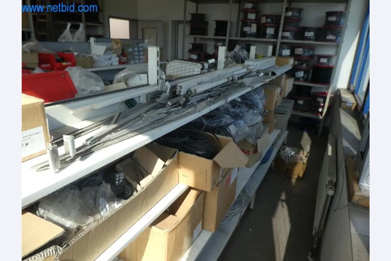 Bedrijfs- en kantooruitrusting (raam- en metaalconstructie)-8