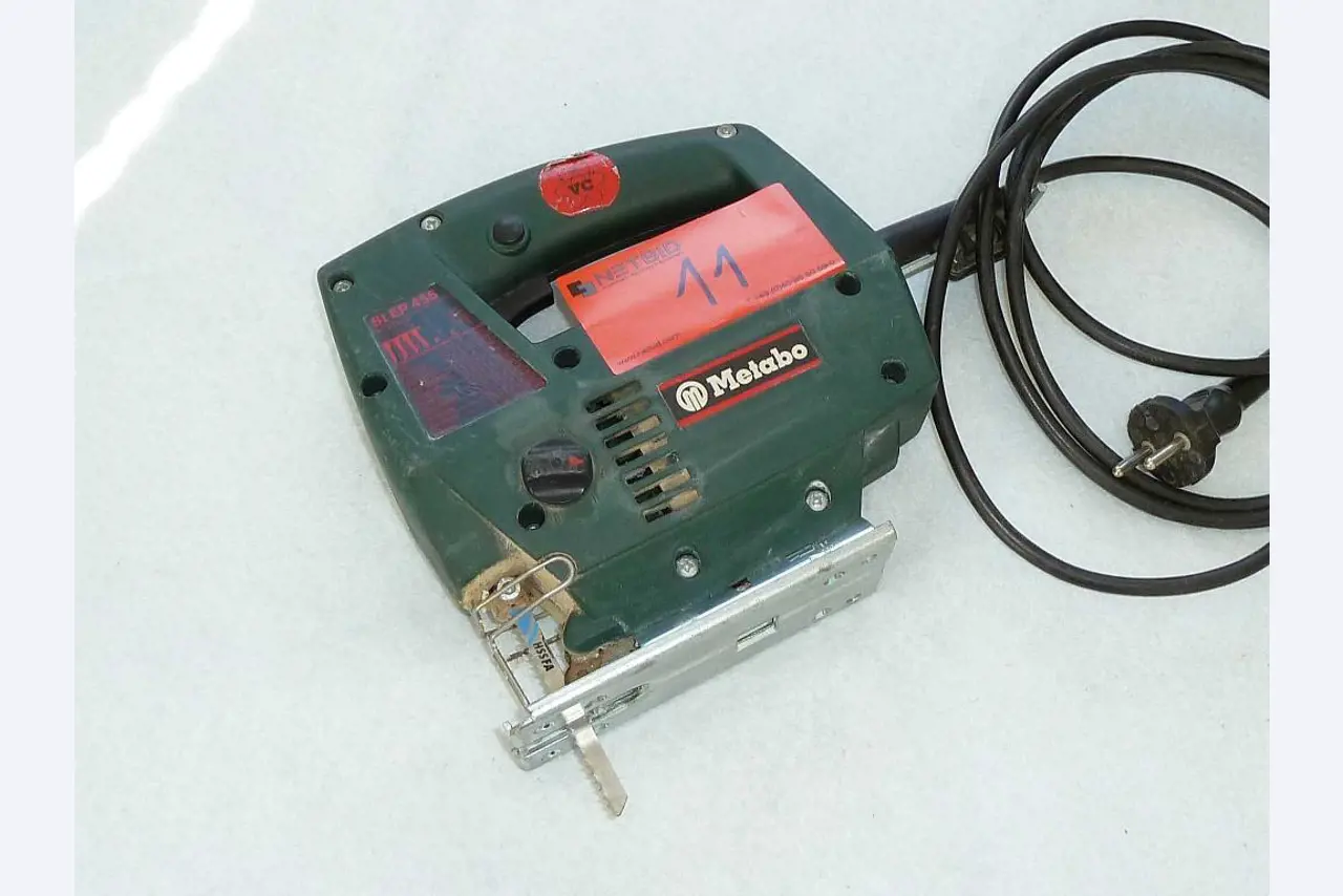 Equipos de empresa en buen estado para un distribuidor de módulos solares y baterías de litio-3