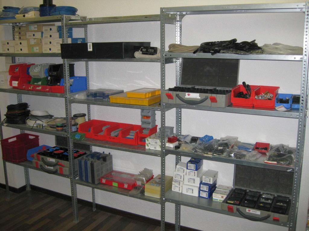 Dobrze utrzymany sprzęt firmowy dla sprzedawcy modułów słonecznych i baterii litowych-1