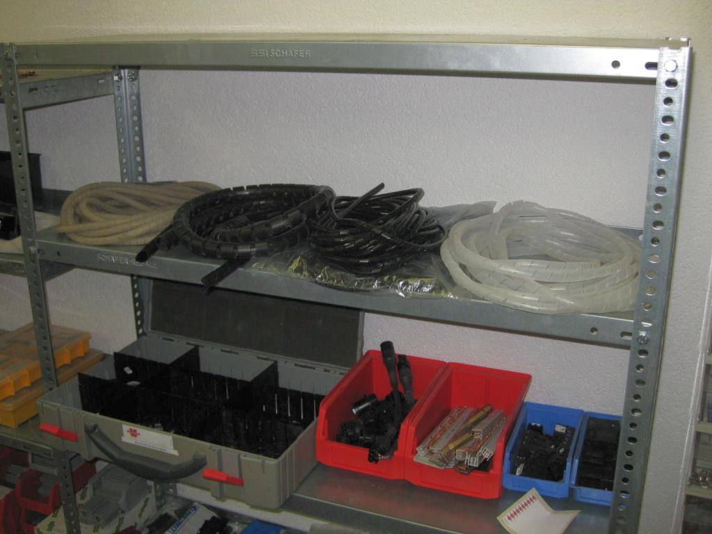 Dobrze utrzymany sprzęt firmowy dla sprzedawcy modułów słonecznych i baterii litowych-3