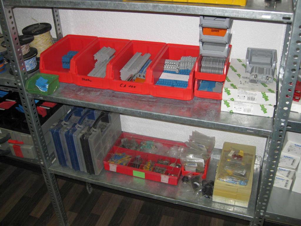 Dobrze utrzymany sprzęt firmowy dla sprzedawcy modułów słonecznych i baterii litowych-4