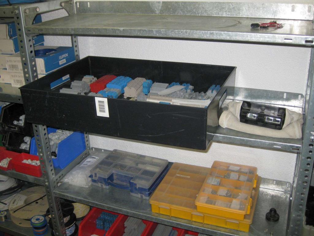 Dobrze utrzymany sprzęt firmowy dla sprzedawcy modułów słonecznych i baterii litowych-5