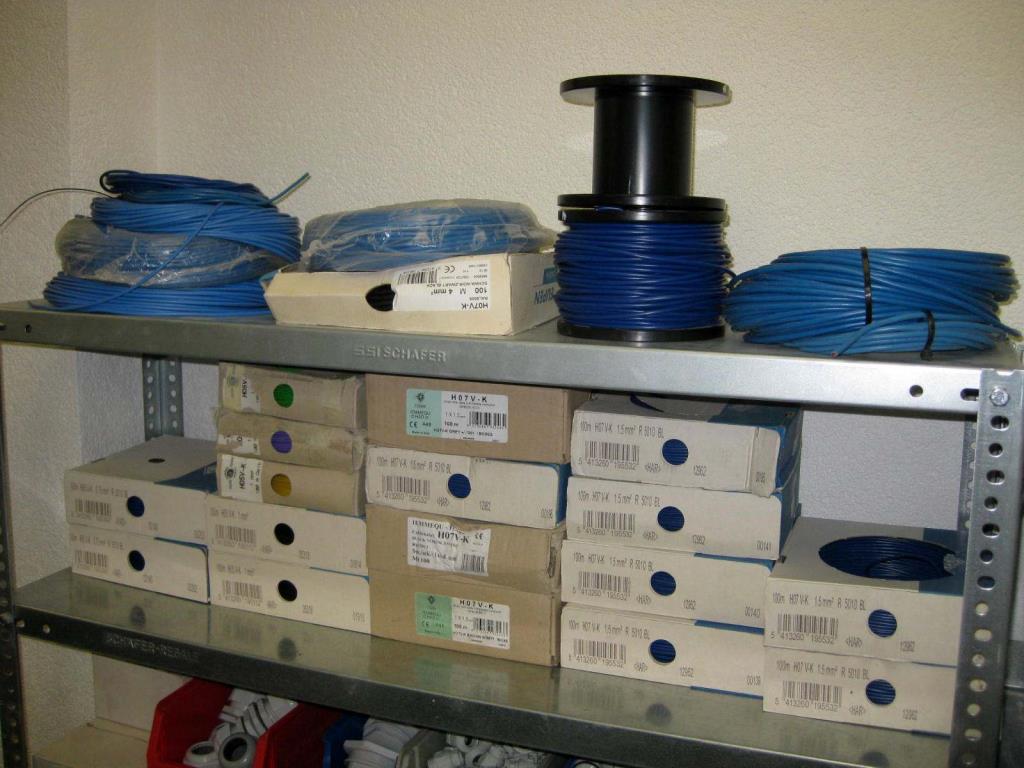 Dobrze utrzymany sprzęt firmowy dla sprzedawcy modułów słonecznych i baterii litowych-6