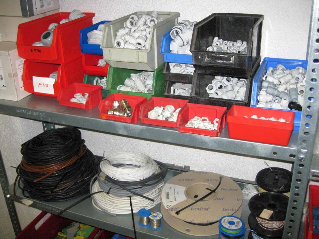 Dobrze utrzymany sprzęt firmowy dla sprzedawcy modułów słonecznych i baterii litowych-7