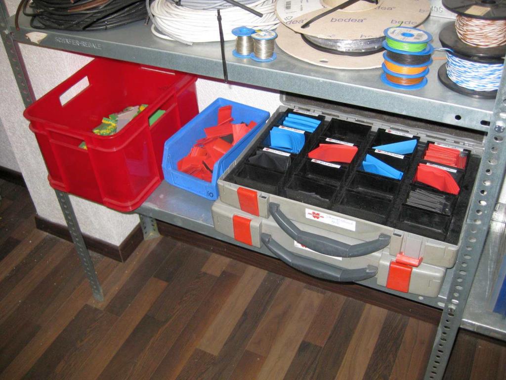 Dobrze utrzymany sprzęt firmowy dla sprzedawcy modułów słonecznych i baterii litowych-8