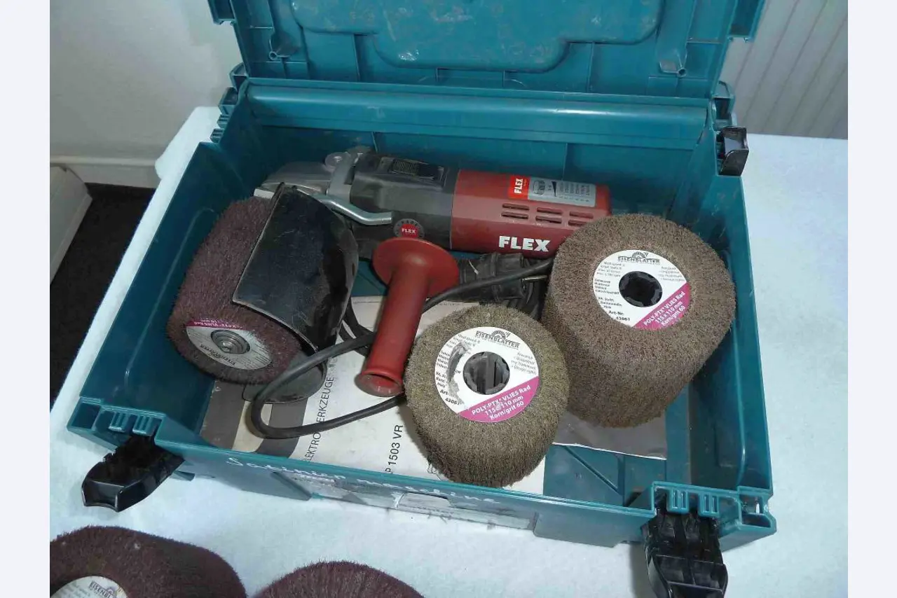 Dobrze utrzymany sprzęt firmowy dla sprzedawcy modułów słonecznych i baterii litowych-2