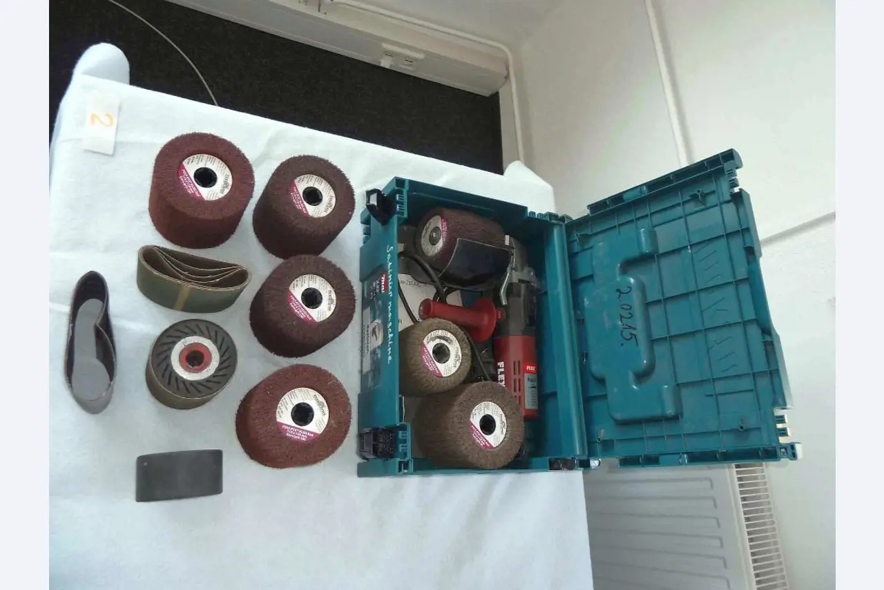 Dobrze utrzymany sprzęt firmowy dla sprzedawcy modułów słonecznych i baterii litowych-4