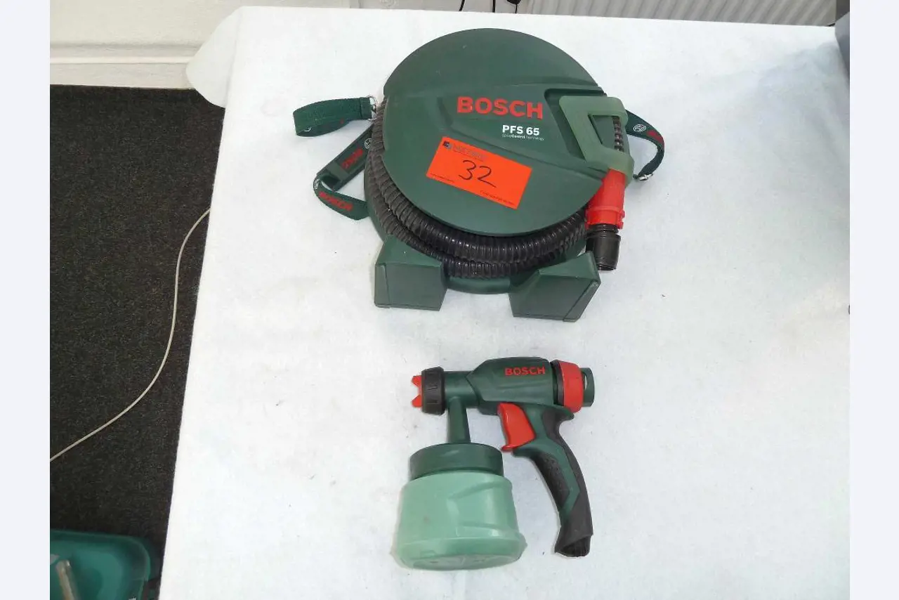 Dobrze utrzymany sprzęt firmowy dla sprzedawcy modułów słonecznych i baterii litowych-1