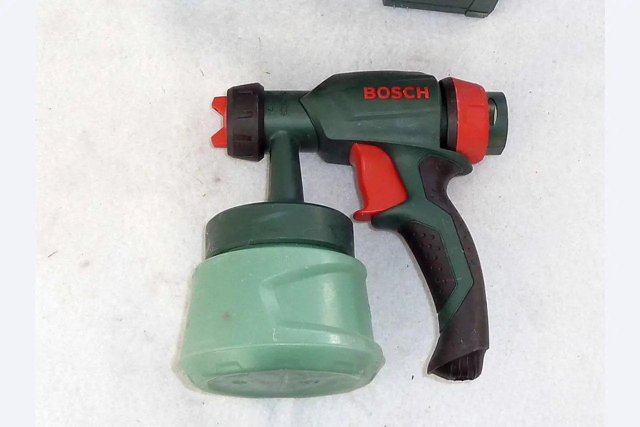 Dobrze utrzymany sprzęt firmowy dla sprzedawcy modułów słonecznych i baterii litowych-3