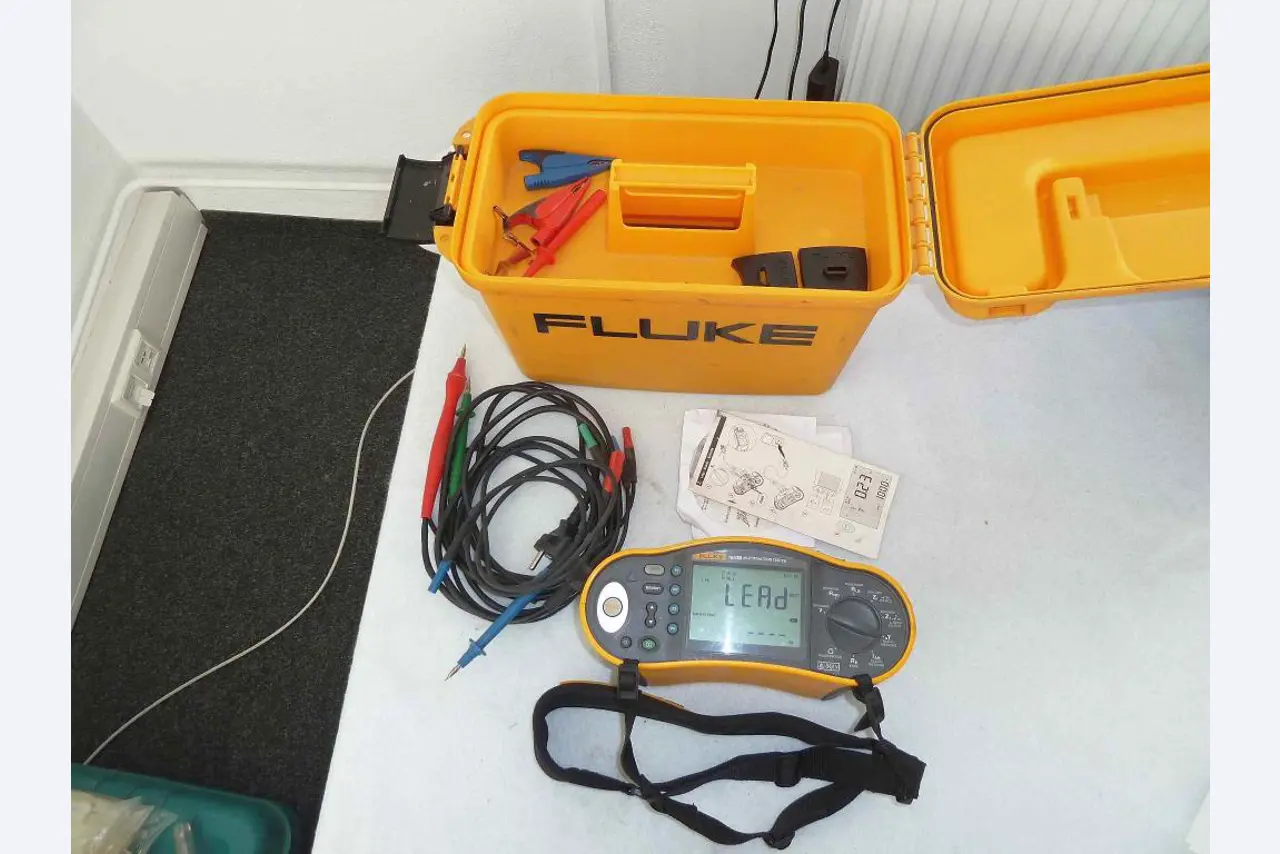 Gepflegte Firmenausstattung eines Solarmodul- und Lithiumbatterie Händlers-1