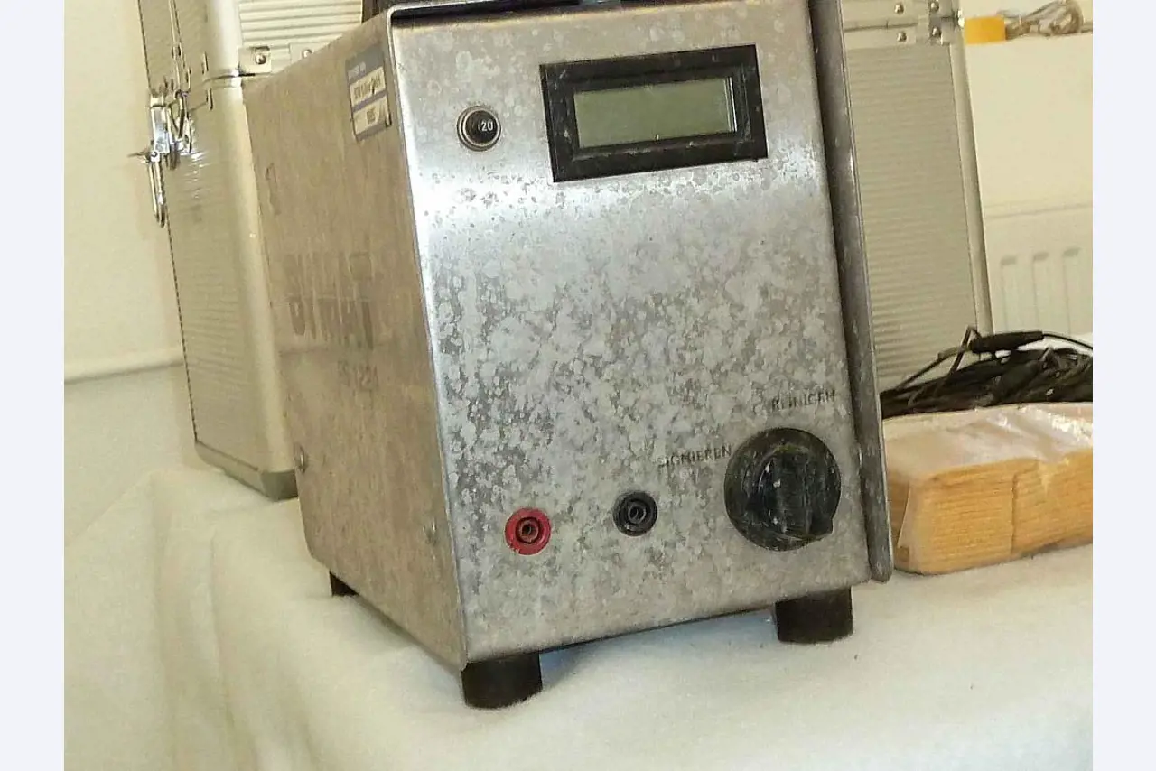 Equipos de empresa en buen estado para un distribuidor de módulos solares y baterías de litio-2