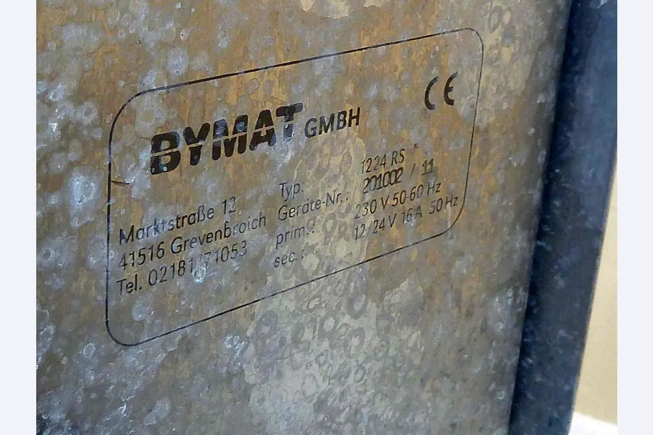 Equipos de empresa en buen estado para un distribuidor de módulos solares y baterías de litio-3