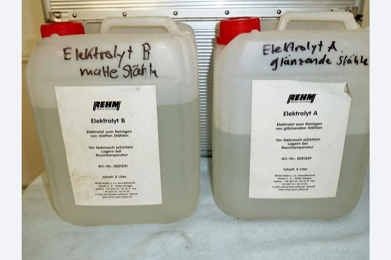 Equipos de empresa en buen estado para un distribuidor de módulos solares y baterías de litio-7