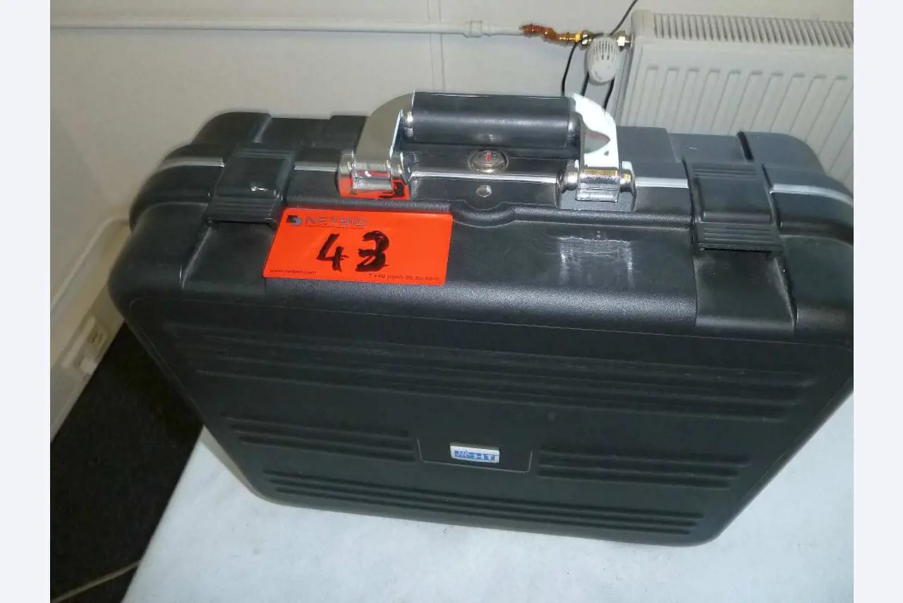 Dobro vzdrževana oprema podjetja za prodajalca solarnih modulov in litijevih baterij-7