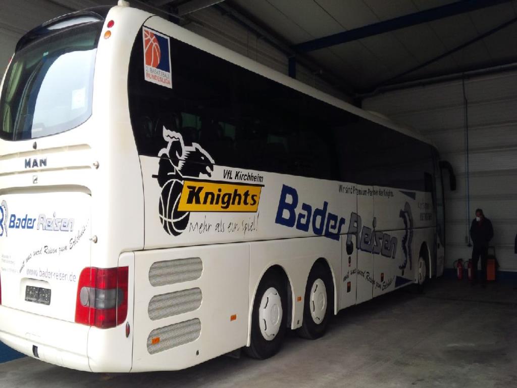 Gepflegte Linien- und Reisebusse, Bus-Transportanhänger, Betriebs- und Geschäftsausstattung-1