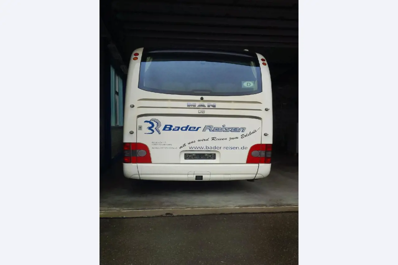 Autocarros em bom estado de conservação, reboques de transporte de autocarros, equipamento operacional e comercial-4