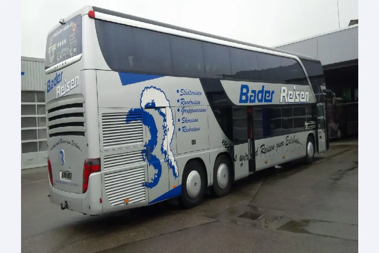 Autocarros em bom estado de conservação, reboques de transporte de autocarros, equipamento operacional e comercial-5