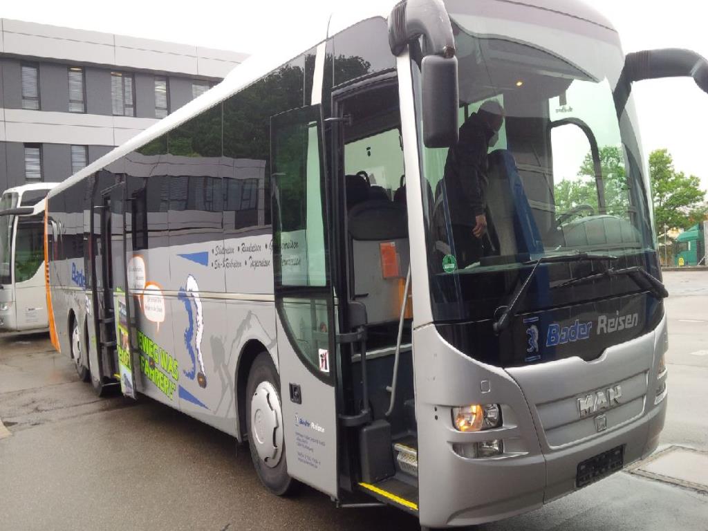 Dobrze utrzymane autobusy i autokary, przyczepy do transportu autobusowego, sprzęt operacyjny i biznesowy-4