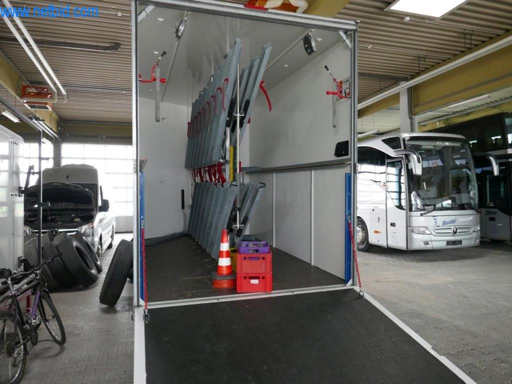 Dobro vzdrževani avtobusi, prikolice za prevoz avtobusov, operativna in poslovna oprema-10