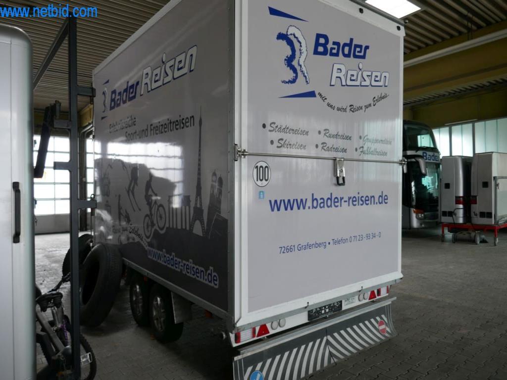 Dobro vzdrževani avtobusi, prikolice za prevoz avtobusov, operativna in poslovna oprema-9